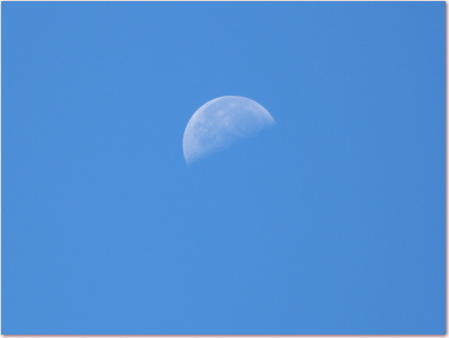 八子ケ峰からの月